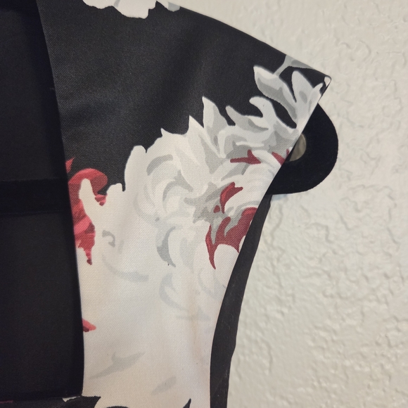 White HouseElegant Black Floral Dress - Picture 4 of 14